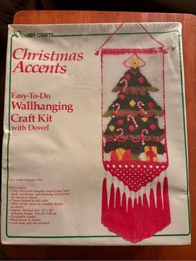 Vintage Christmas Accents Wallhanging Craft Kit